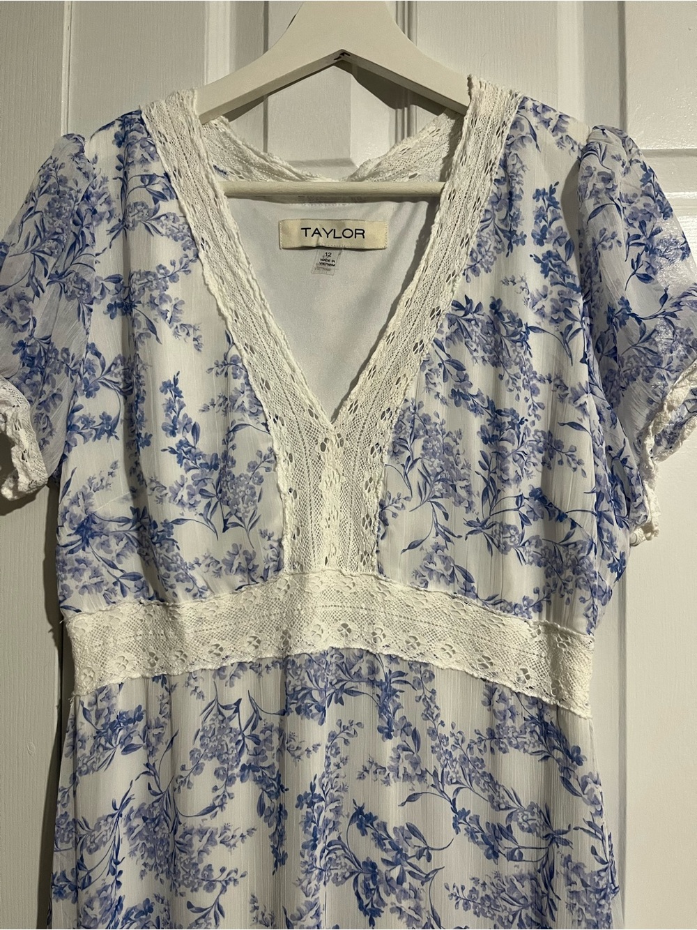 Taylor Floral Lace-Trim Maxi Dress - Picture 3 of 5
